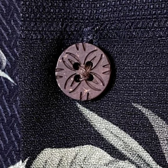 Tommy Bahama Black and Yellow Floral 100% Silk Men's Short Sleeve Hawaiian Shirt - Picture 5 of 8